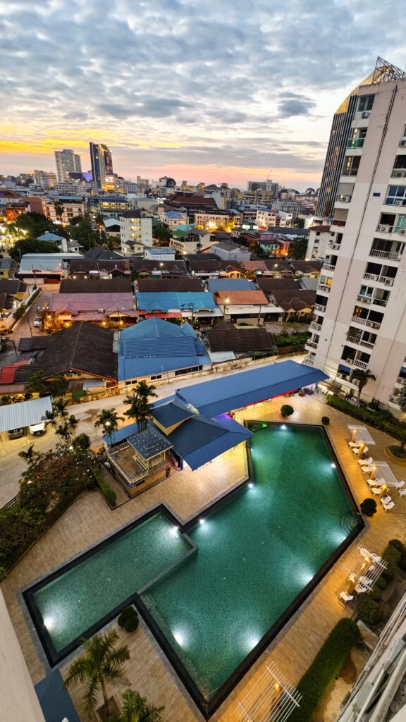 1_PHOTO-2025-04-02-18-04-37 Cozy beach pool